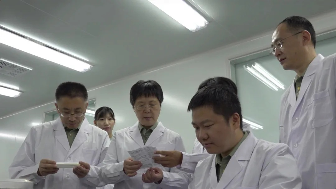 陳薇團(tuán)隊(duì)研發(fā)的吸入式新冠疫苗亮相，全球首款，厲害了我的國